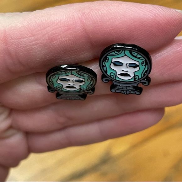 Madame Leota and haunted mansion stud earrings - Picture 13 of 15